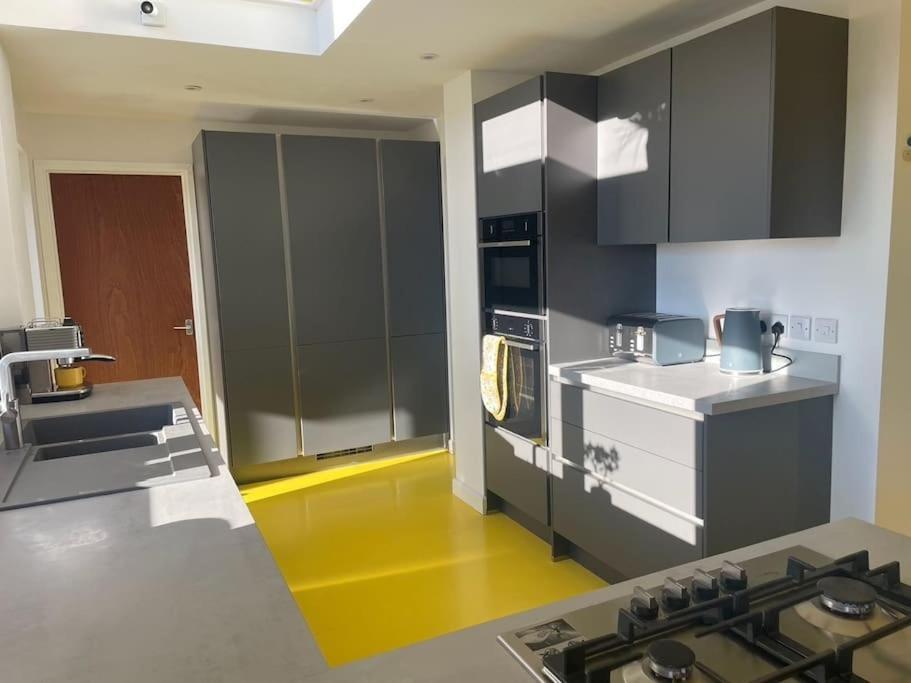 Stunning, Modern And Spacious House - Труро Экстерьер фото
